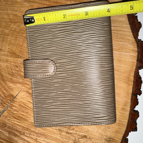 Louis Vuitton Epi Agenda - Picture 8 of 9